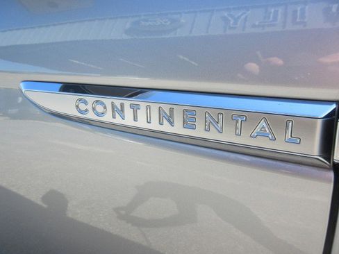 Used 2020 Lincoln Continental Reserve w/ Luxury Package image 13