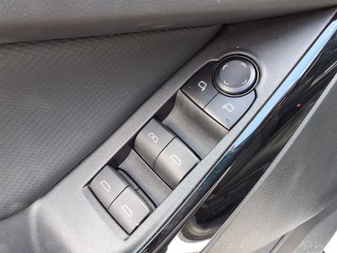 Used 2025 Chevrolet Equinox LT FWD image 18