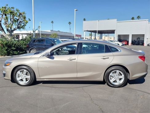 Used 2023 Chevrolet Malibu LT image 2