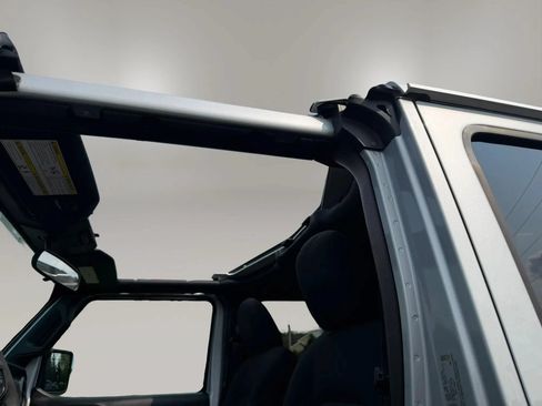 Used 2023 Jeep Wrangler Unlimited w/ Cold Weather Group AWD/4WD image 31