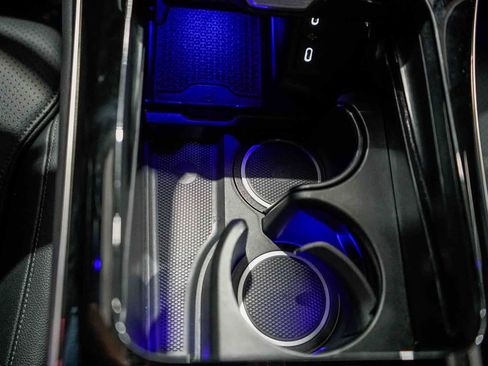 Used 2025 Mercedes-Benz GLC 350e 4MATIC image 21