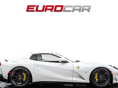 Used 2021 Ferrari 812 GTS image 8