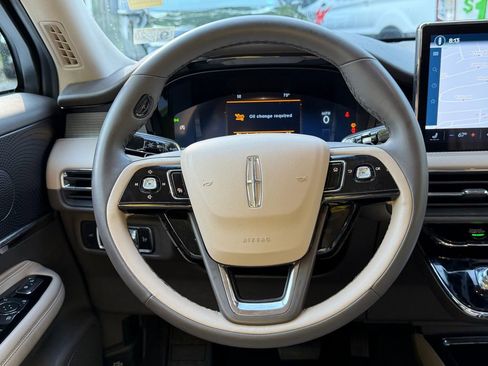Used 2024 Lincoln Corsair AWD image 11