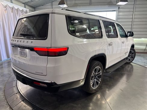 Used 2024 Jeep Wagoneer L Series II w/ Flexible Seating Group AWD/4WD image 5
