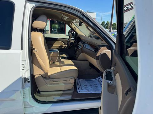 Used 2008 GMC Yukon SLT w/ SLT Preferred Equipment Group AWD/4WD image 9