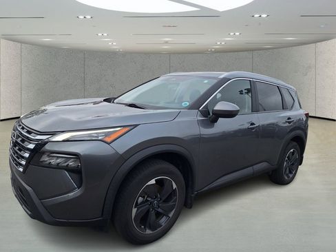 Used 2024 Nissan Rogue SV w/ SV Premium Package image 8