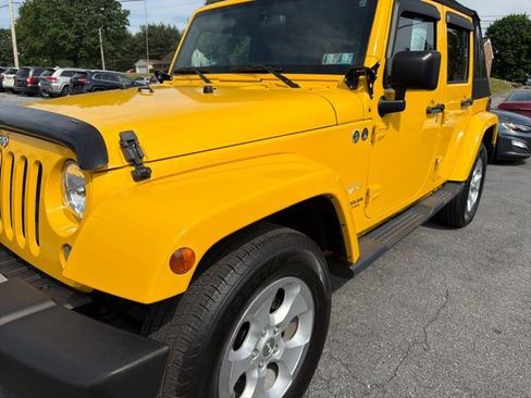 Used 2015 Jeep Wrangler Unlimited Sahara w/ Connectivity Group AWD/4WD image 6