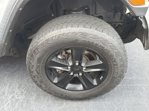 Used 2023 Jeep Wrangler Unlimited Rubicon AWD/4WD image 6