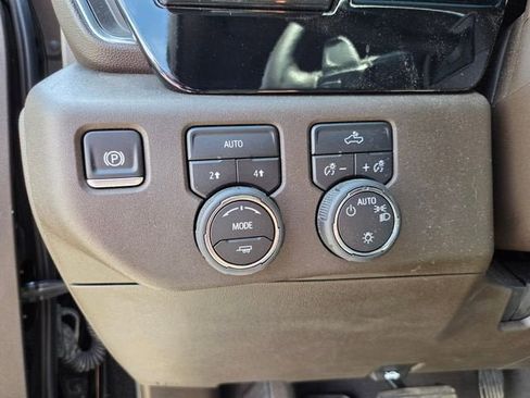 Used 2025 Chevrolet Silverado 1500 LT w/ Leather Package AWD/4WD image 10