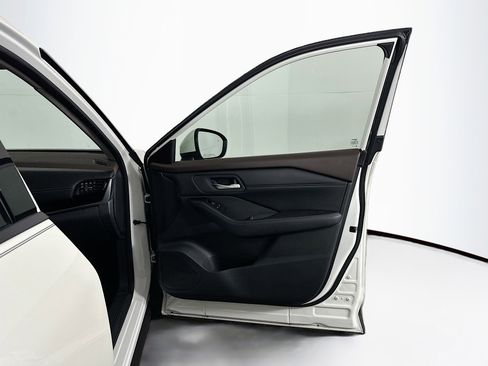 Used 2023 Nissan Rogue SL w/ SL Premium Package image 34