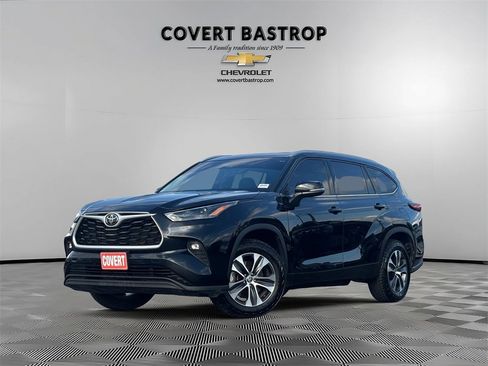 Used 2022 Toyota Highlander XLE image 1