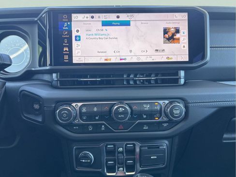 New 2026 Jeep Gladiator Sport AWD/4WD image 18