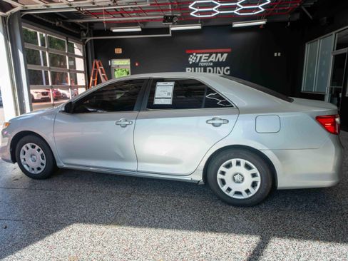 Used 2012 Toyota Camry LE FWD image 2