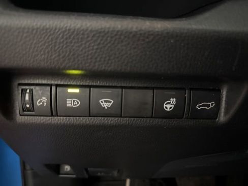 Used 2021 Toyota RAV4 XLE image 9