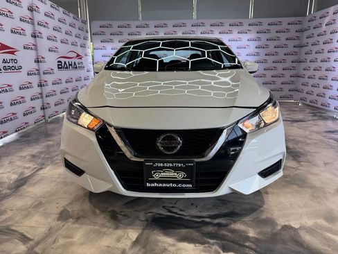 Used 2022 Nissan Versa SV FWD image 3