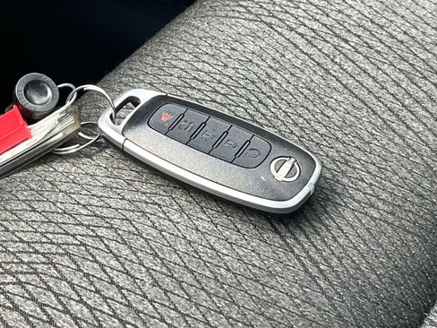 Used 2025 Nissan Rogue SV FWD image 17