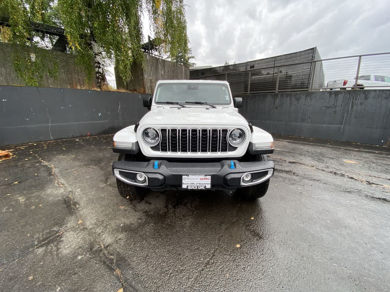 Used 2024 Jeep Wrangler Unlimited Sahara AWD/4WD image 9
