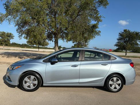 Used 2017 Chevrolet Cruze LS FWD image 8