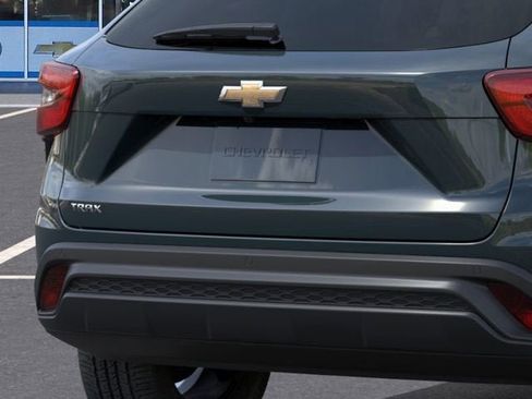 New 2026 Chevrolet Trax LS w/ LS Convenience Package FWD image 14