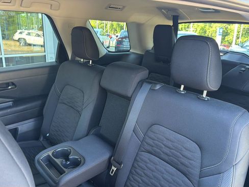 Used 2025 Nissan Pathfinder SV FWD image 32