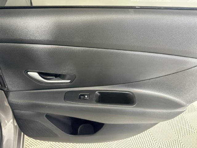 Used 2021 Hyundai Elantra SEL FWD image 25