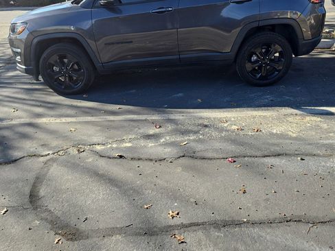 Used 2021 Jeep Compass Latitude image 5