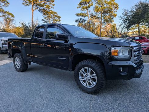 Used 2019 GMC Canyon SLE w/ SLE Convenience Package image 2