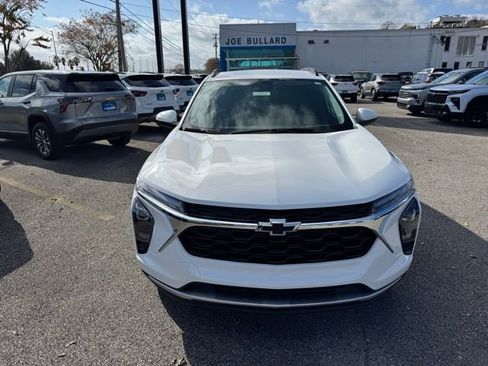 New 2026 Chevrolet Trax LT w/ Driver Confidence Package image 2