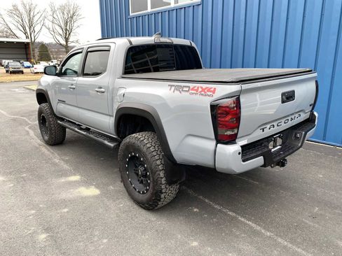 Used 2019 Toyota Tacoma TRD Off-Road image 3