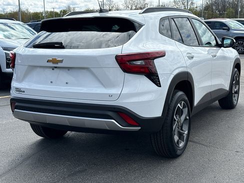 Used 2024 Chevrolet Trax LT w/ Driver Confidence Package FWD image 5