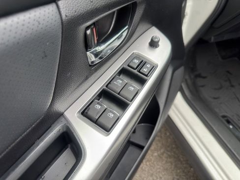 Used 2017 Subaru Crosstrek 2.0i Limited image 10