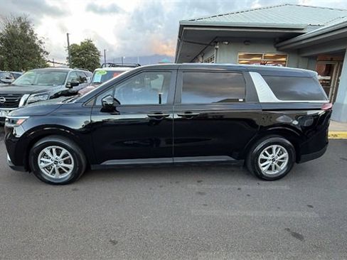 Used 2023 Kia Carnival LX image 2