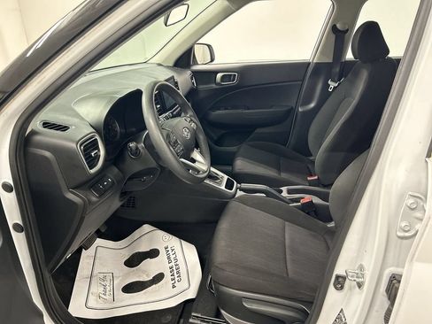 Used 2021 Hyundai Venue SE FWD image 9