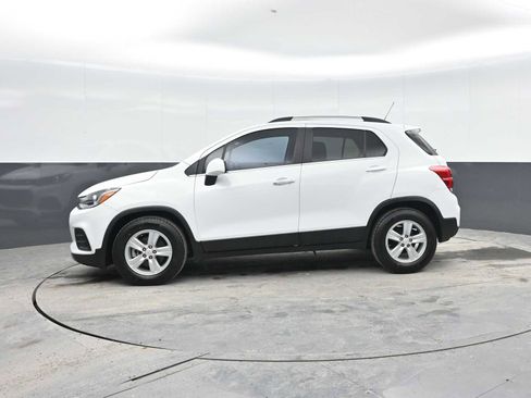 Used 2019 Chevrolet Trax LT w/ LT Convenience Package FWD image 3