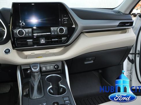 Used 2023 Toyota Highlander XLE image 20