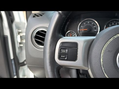 Used 2016 Jeep Compass High Altitude image 13