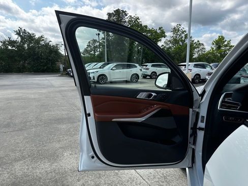 Used 2020 BMW X7 M50i image 11