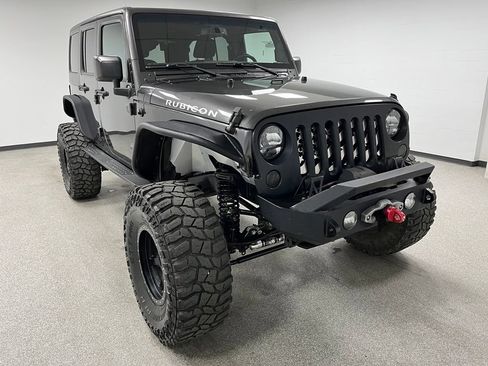 Used 2017 Jeep Wrangler Unlimited Rubicon w/ Connectivity Group AWD/4WD image 2