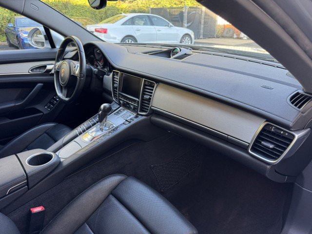 Used 2015 Porsche Panamera 4 AWD/4WD image 40