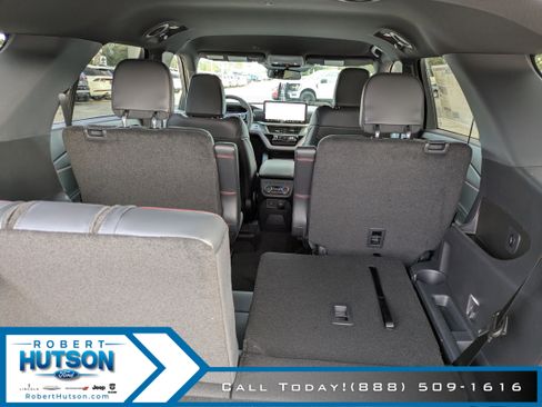 New 2026 Ford Explorer ST-Line w/ ST-Line Street Pack image 13
