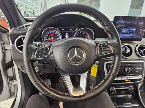Used 2018 Mercedes-Benz GLA 250 4MATIC w/ Premium Package image 10