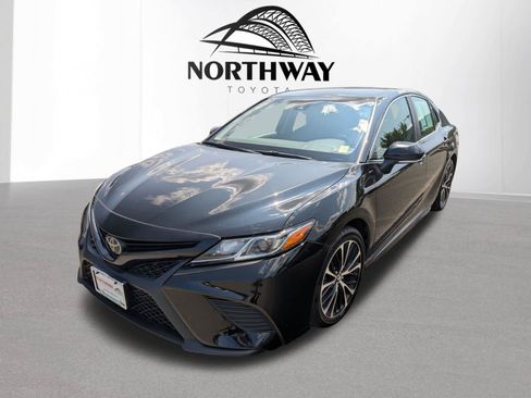 Used 2018 Toyota Camry SE w/ Convenience Package FWD image 5