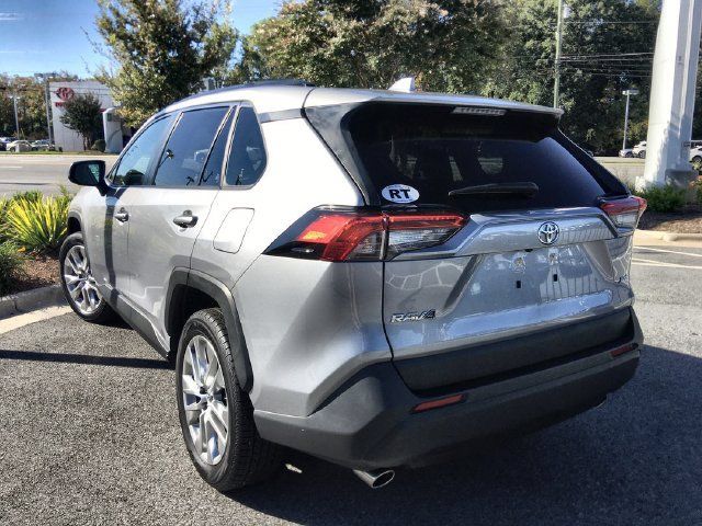 Used 2019 Toyota RAV4 XLE Premium FWD image 6