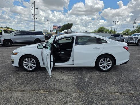 Used 2021 Chevrolet Malibu LT FWD image 9