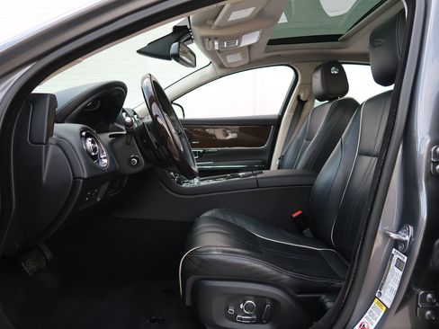 Used 2016 Jaguar XJ Supercharged image 35