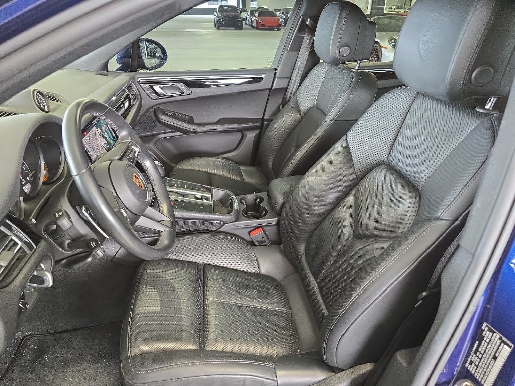 Certified 2024 Porsche Macan AWD/4WD image 5