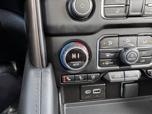 Certified 2023 Chevrolet Suburban High Country image 15