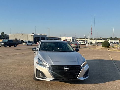 Certified 2025 Nissan Altima 2.5 SV FWD image 4