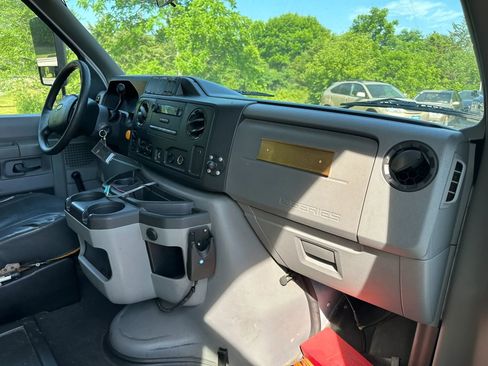Used 2013 Ford E-450 and Econoline 450 Super Duty w/ Shuttle Bus Prep Pkg RWD image 12