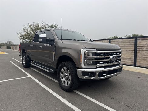 Certified 2023 Ford F250 Lariat w/ Chrome Package image 6
